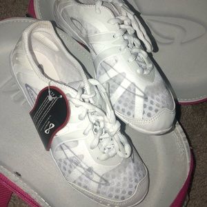Nfinity vengeance cheer shoes